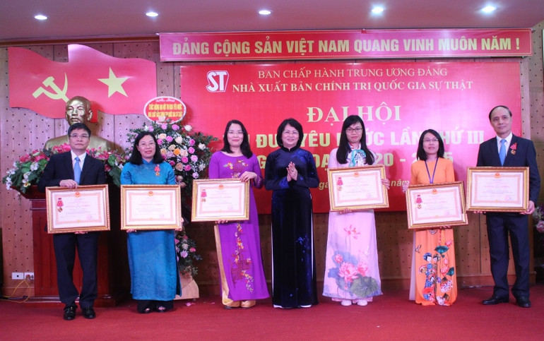 Lan tỏa mạnh tinh thần thi đua trong đơn vị và toàn ngành xuất bản -0