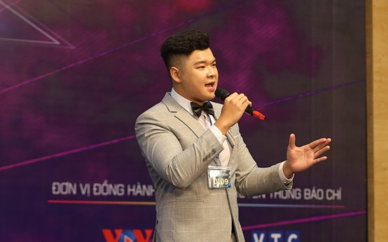 Thí sinh Trần Việt Anh đạt giải Quán quân dòng nhạc dân ca-trữ tình-cách mạng. Chung kết Cuộc thi Tài năng âm nhạc Việt 2021 -0
