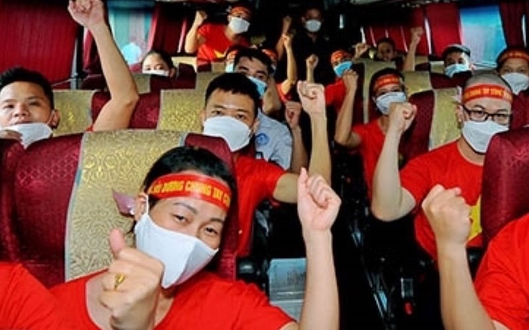 Thêm nhiều đoàn y tế các địa phương lên đường vào miền nam chống dịch -0