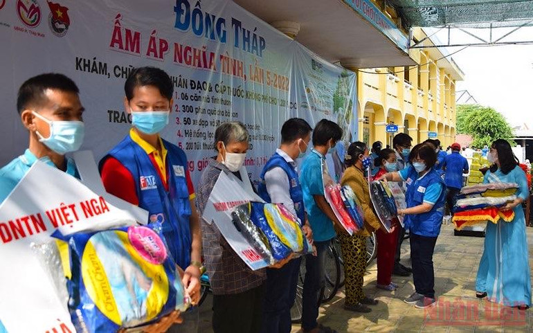 Mùa xuân đầm ấm ở “đất sen hồng” ảnh 1 Một mùa xuân đầm ấm ở “đất sen hồng” -0