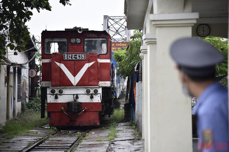 Chuyến tàu đầu tiên xuất phát từ Hà Nội sau giãn cách -0