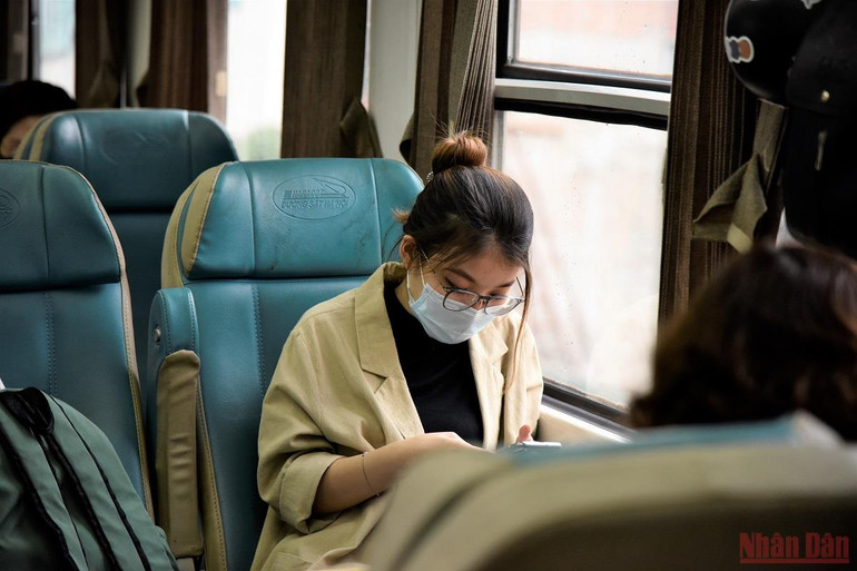 Chuyến tàu đầu tiên xuất phát từ Hà Nội sau giãn cách -0