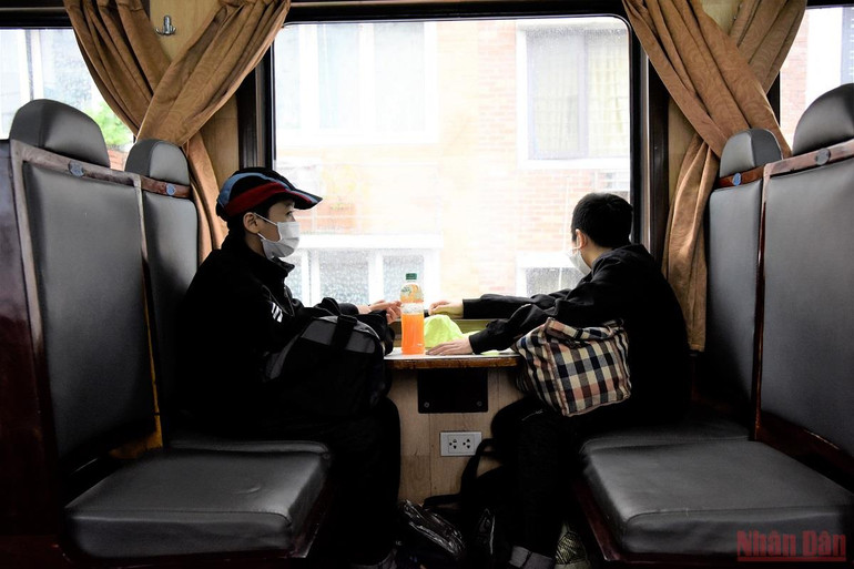 Chuyến tàu đầu tiên xuất phát từ Hà Nội sau giãn cách -0