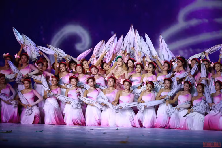 Những hình ảnh ấn tượng trong Lễ khai mạc SEA Games 31 -2