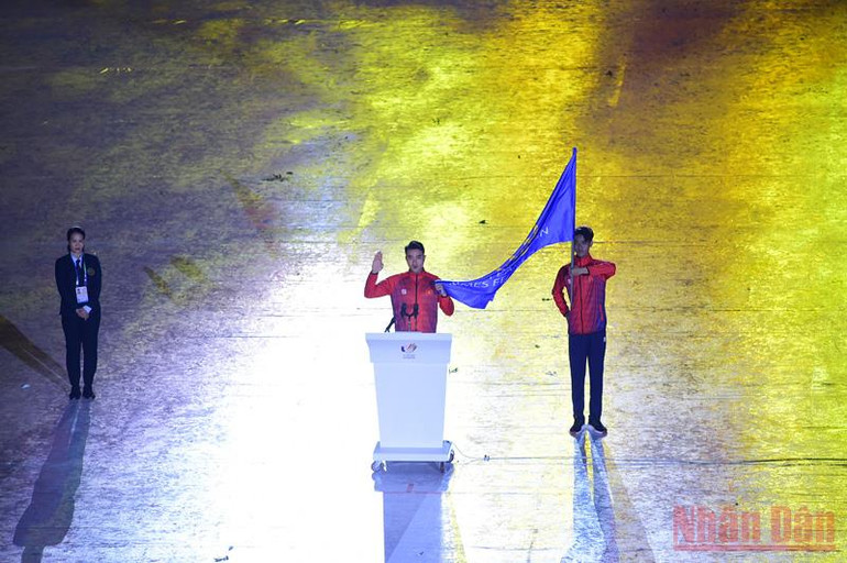Vận động viên đấu kiếm Vũ Thành An tuyên thệ. (Ảnh: TRẦN HẢI) Lễ khai mạc SEA Games 31: Vì một Đông Nam Á mạnh mẽ hơn! -0
