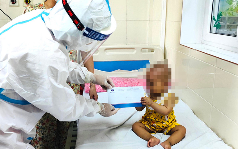 Tết thiếu nhi của trẻ trong khu cách ly điều trị -0