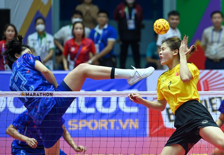 Người hâm mộ phấn khích với màn trình diễn của cầu mây nữ Việt Nam -0