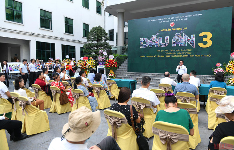 Lễ khai mạc triển lãm ảnh báo chí 