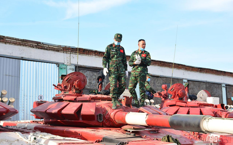 Cận cảnh 4 chiếc xe tăng màu đỏ của đội tuyển Việt Nam tại Army Games 2021 -0