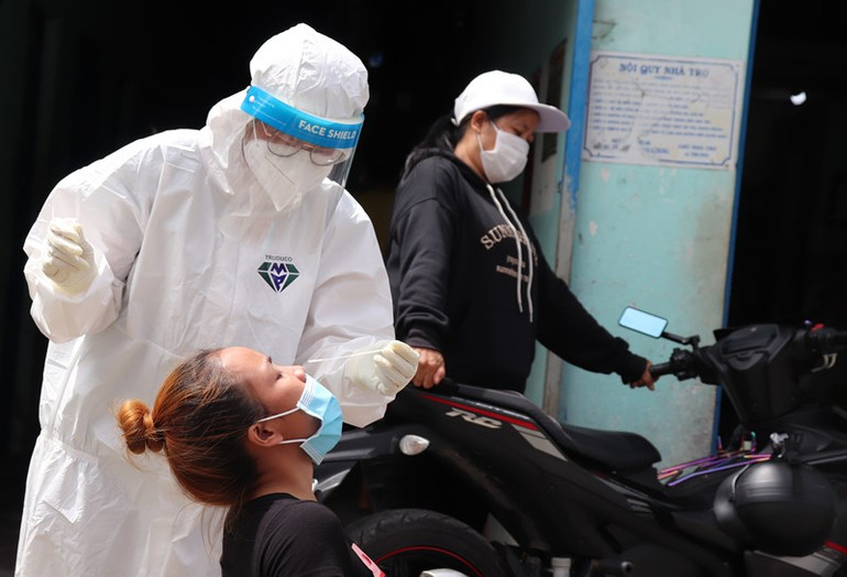 Công nhân “3 tại chỗ” trốn về, nguy cơ dịch lây lan khu nhà trọ -0