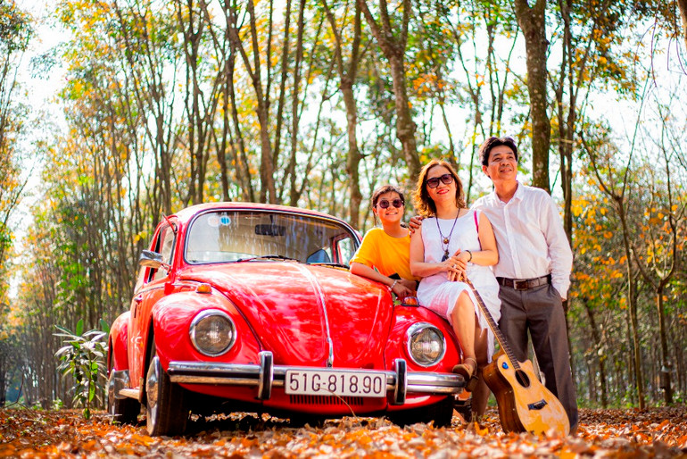 Nhiều gia đình chọn rừng cao-su mùa thay lá để lưu lại những khoảnh khắc đẹp của mùa xuân. Trải nghiệm vẻ đẹp cao-su mùa thay lá ở Đồng Nai -0