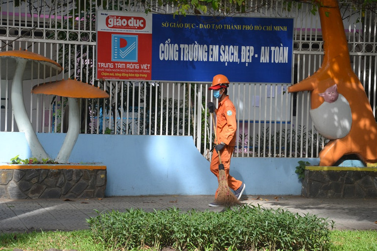 TP Hồ Chí Minh ngày đầu giãn cách xã hội theo Chỉ thị 16 -0