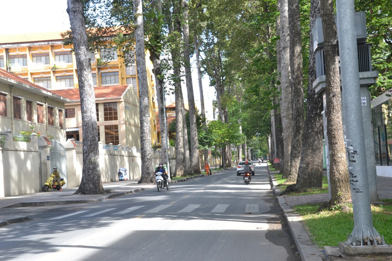 TP Hồ Chí Minh ngày đầu giãn cách xã hội theo Chỉ thị 16 -0