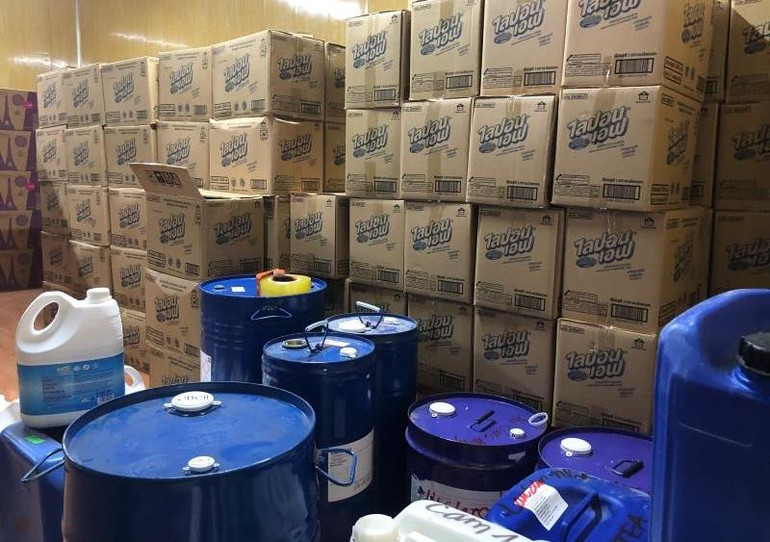 Phát hiện xưởng sản xuất nước giặt, nước rửa chén giả mạo hàng Thái Lan ảnh 2 Phát hiện xưởng sản xuất nước giặt, nước rửa chén giả mạo hàng Thái Lan -0