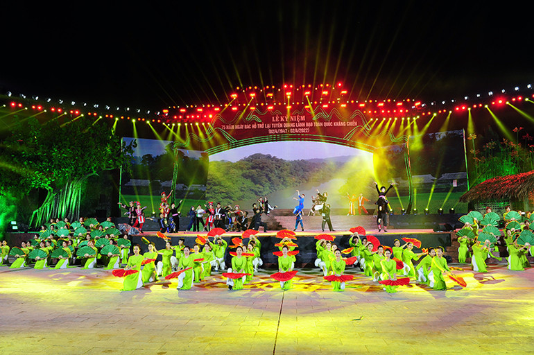 Chương trình văn nghệ tại buổi lễ. Lễ Kỷ niệm 75 năm Ngày Bác Hồ trở lại Tuyên Quang lãnh đạo toàn quốc kháng chiến -0