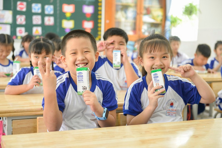 Sữa học đường đã trở thành một phần trong hoạt động giáo dục tại nhiều địa phương trên cả nước. Sữa học đường nỗ lực chăm sóc dinh dưỡng trẻ em toàn cầu -0