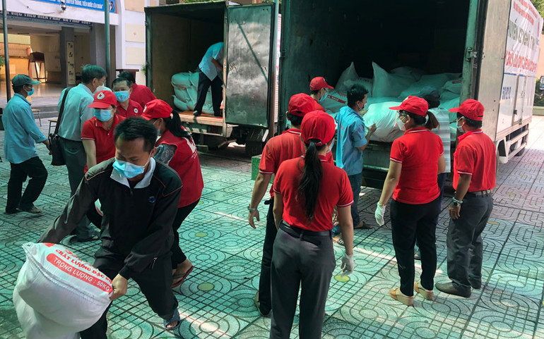 Ra quân “Chuyến xe nghĩa tình-Chung tay đẩy lùi dịch bệnh Covid-19” -0