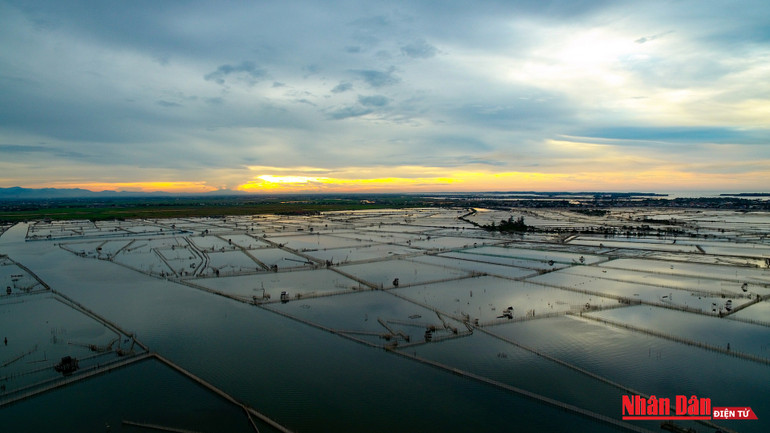 Hoàng hôn tuyệt đẹp trên phá Tam Giang -0