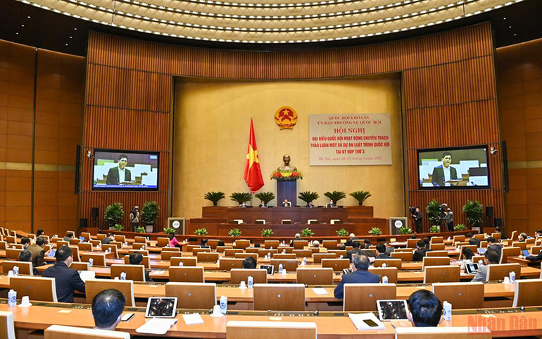 Tại hội nghị lần này, các đại biểu Quốc hội chuyên trách sẽ thảo luận dự án Luật sửa đổi, bổ sung một số điều của Luật Sở hữu trí tuệ; dự án Luật thi đua, khen thưởng (sửa đổi); dự án Luật Điện ảnh (sửa đổi) và dự án Luật Kinh doanh bảo hiểm (sửa đổi). Tổng Bí thư Nguyễn Phú Trọng dự hội nghị đại biểu Quốc hội chuyên trách -0