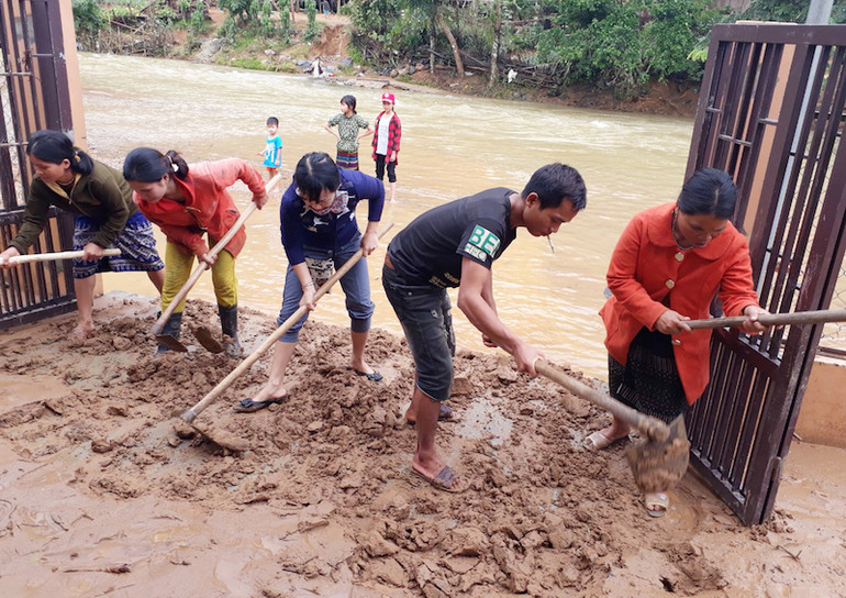 Những cô giáo ngược núi dạy chữ -0