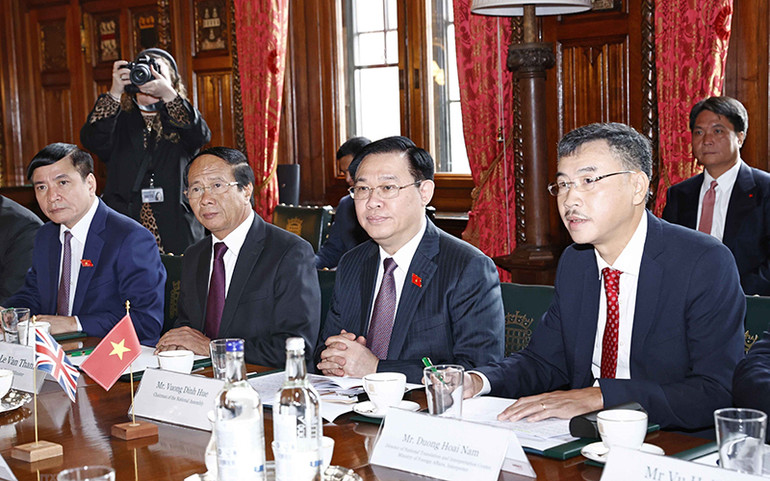 Chủ tịch Hạ viện Anh hội đàm với Chủ tịch Quốc hội Vương Đình Huệ -0