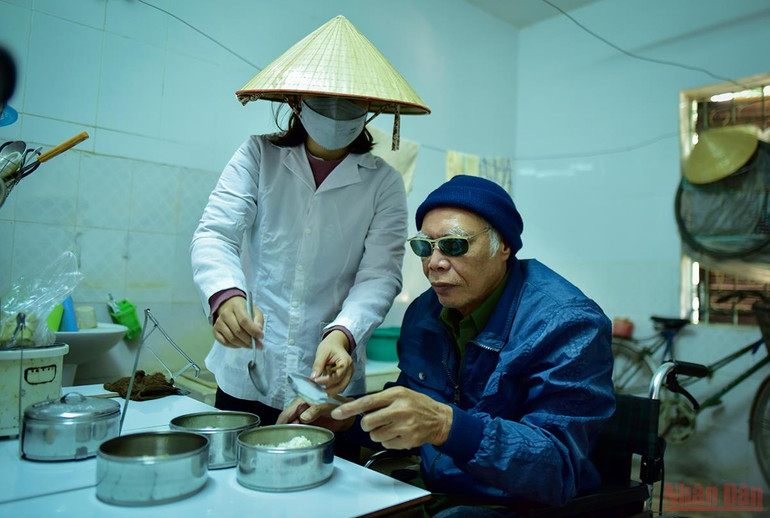 “Mối lương duyên” trong trung tâm điều dưỡng thương bệnh binh -0