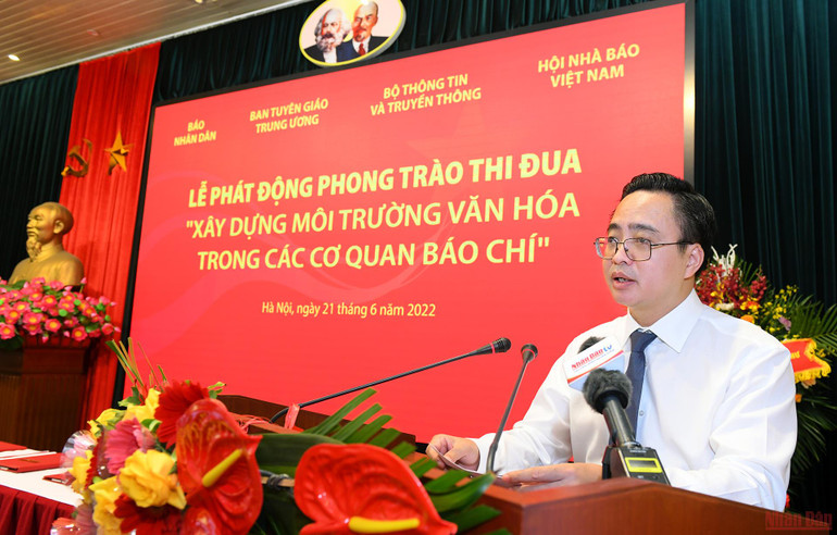 Đồng chí Phạm Mạnh Hùng, Phó Tổng Giám đốc Đài Tiếng nói Việt Nam phát biểu tại buổi lễ. (Ảnh: THÀNH ĐẠT) Phát động phong trào thi đua “Xây dựng môi trường văn hóa trong các cơ quan báo chí” -0