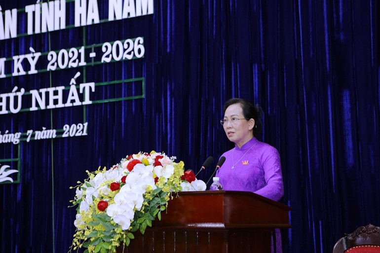 Đồng chí Lê Thị Thủy được bầu giữ chức Chủ tịch Hội đồng nhân dân tỉnh Hà Nam -0