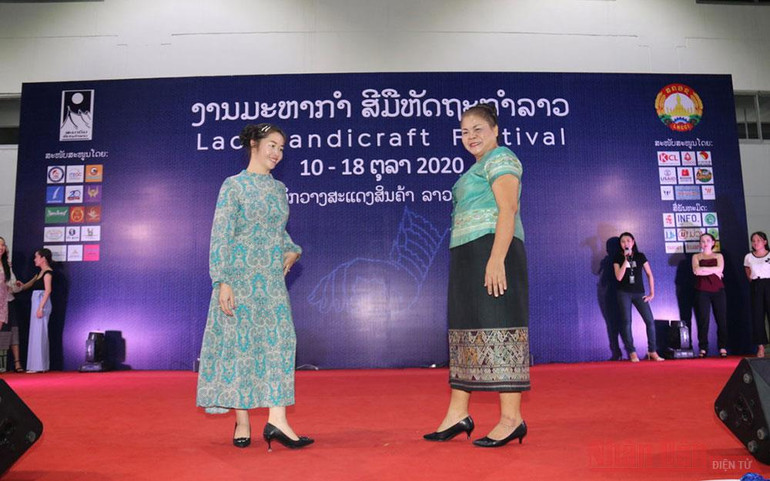 Khai mạc Hội chợ thương mại hàng thủ công mỹ nghệ Lào lần thứ 19 -0