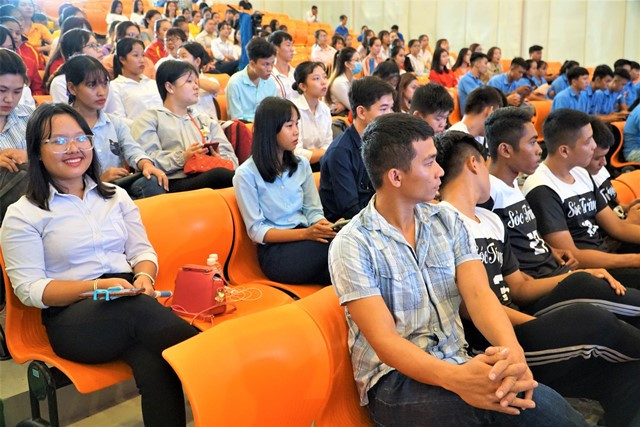 Cuộc thi thu hút đông đảo khán giả trẻ vùng đồng bằng sông Cửu Long đến dự xem và cổ vũ. Khởi động Cuộc thi “Chuông vàng vọng cổ” lần thứ XV – 2020 -0