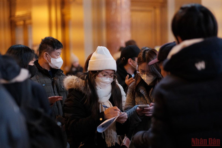 Những màu áo thanh niên trên biên giới Ukraine -0