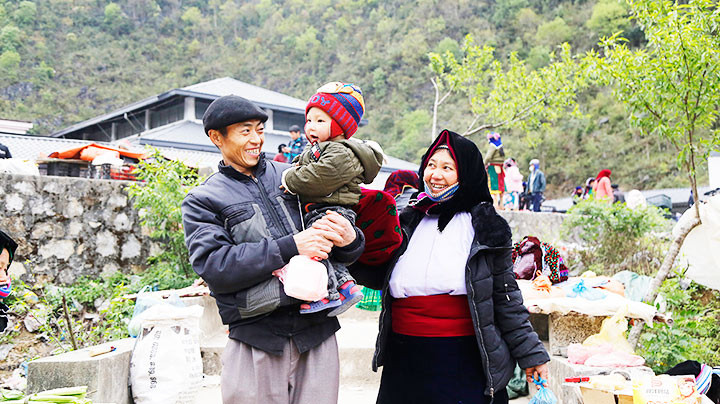 Phiên chợ lùi độc đáo ở Sà Phìn -1