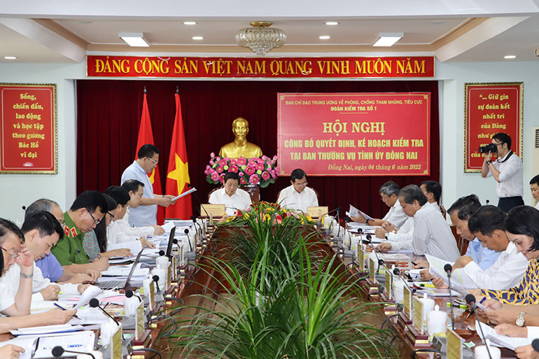 Đại diện Đoàn kiểm tra công bố Quyết định và Kế hoạch kiểm tra tại Đồng Nai. Triển khai kiểm tra phòng, chống tham nhũng, tiêu cực tại Đồng Nai -0