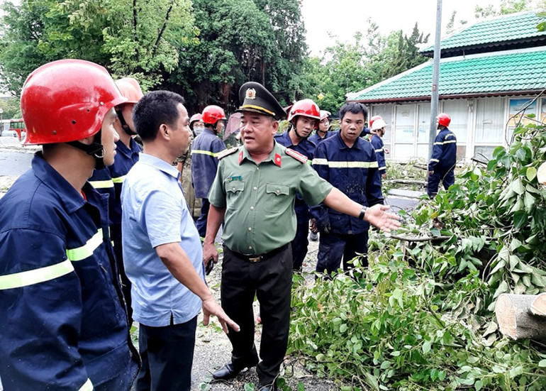 Thừa Thiên Huế: 96 người thương vong, hàng nghìn ngôi nhà sập và tốc mái -0