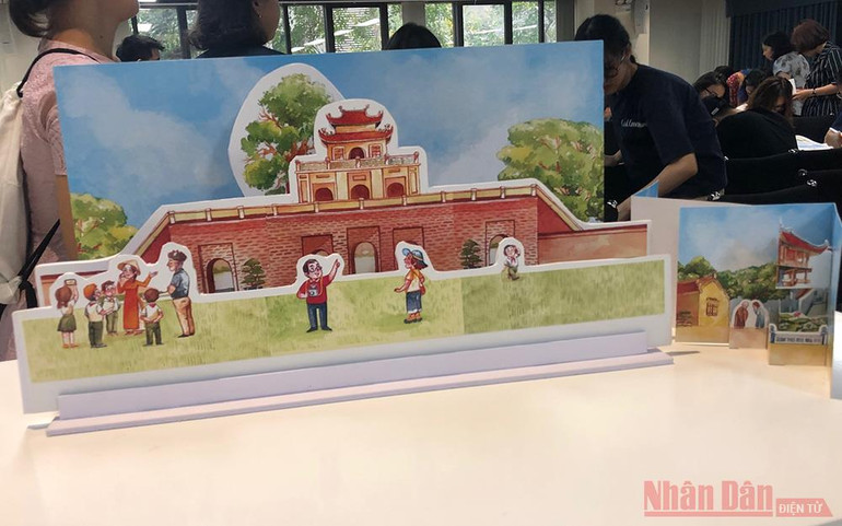 Độc đáo sách pop-up đầu tiên về Hà Nội -0