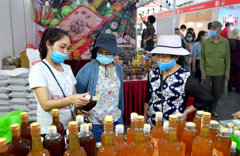 Hơn 100 gian hàng tham gia Tuần hàng Việt TP Hà Nội -0