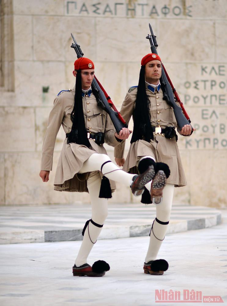 Kỳ 5: Chuyện chưa kể về Evzones -0