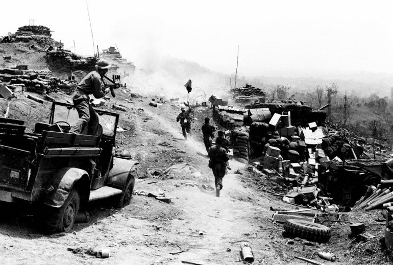 Quân Giải phóng tiến vào trung tâm cụm cứ điểm Bản Đông năm 1972. Đất thép Quảng Trị qua hồi ức phóng viên chiến trường -0