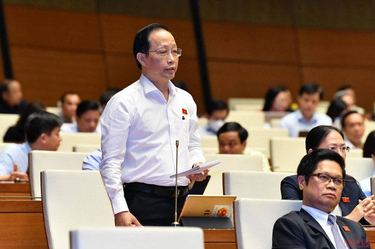 Đại biểu Nguyễn Trúc Sơn phát biểu thảo luận. (Ảnh: LINH NGUYÊN) Kỳ vọng 2 dự án đường vành đai quan trọng quốc gia sớm triển khai thực hiện -0
