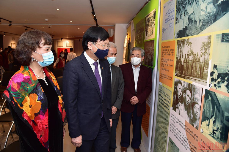 Trưng bày chuyên đề “Một đội ngũ cách mạng, một sứ mệnh vẻ vang” -0