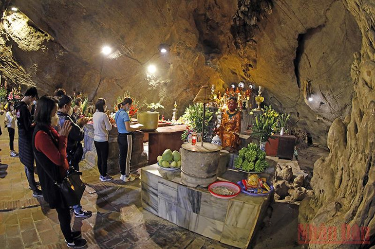 Chùa Hương trước ngày đón khách chính thức -2