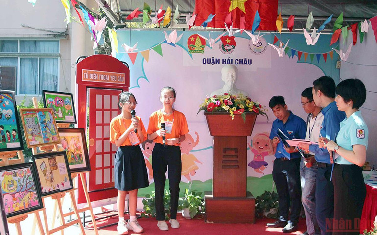 Các em trình bày ý tưởng về tiểu trại tại ngày hội. Tặng 400 suất quà cho thiếu nhi khó khăn Đà Nẵng -0