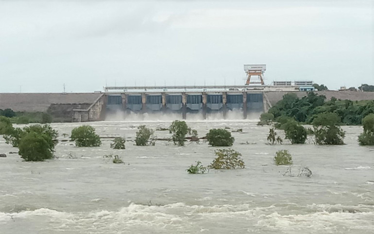 Thủy điện lớn nhất miền nam nâng lưu lượng xả lũ -0