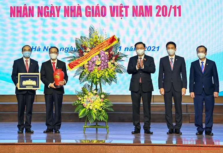 Xây dựng nền y học tiên tiến gắn với nhu cầu thực tế của nhân dân -0