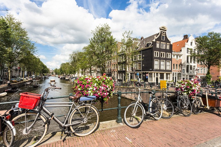 Thành phố Amsterdam là điểm đến ngắm hoa được du khách toàn cầu yêu thích nhất. (Ảnh: Booking.com) Đà Lạt nằm trong danh sách các điểm ngắm hoa được yêu thích nhất thế giới -0