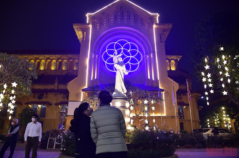 Một mùa Giáng sinh đặc biệt của 2 thành phố lớn Hà Nội và thành phố Hồ Chí Minh -0