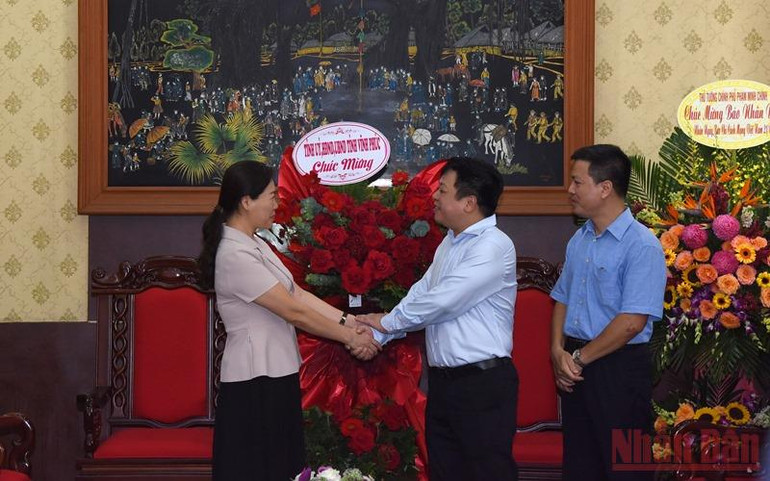 Đoàn công tác các Bộ, ban, ngành, đơn vị thăm, chúc mừng Báo Nhân Dân -0