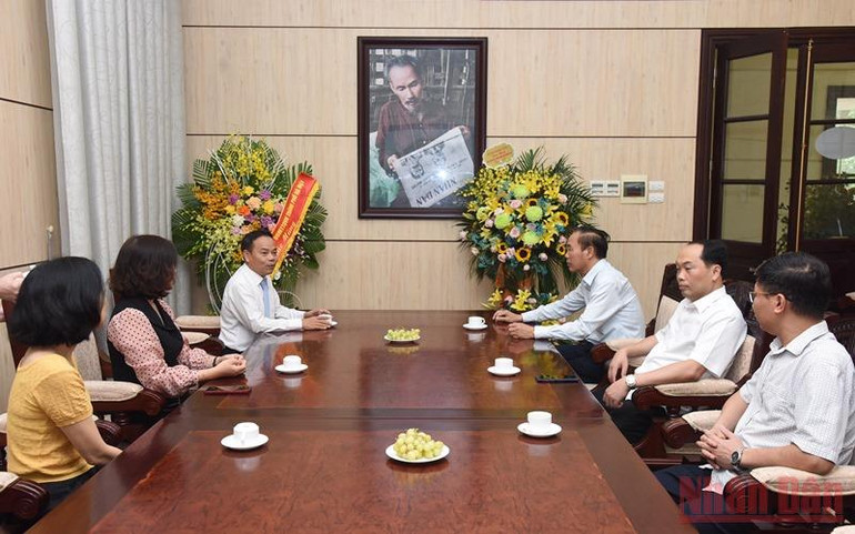 Đoàn công tác các Bộ, ban, ngành, đơn vị thăm, chúc mừng Báo Nhân Dân -0