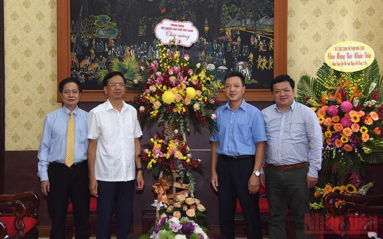 Đoàn công tác các Bộ, ban, ngành, đơn vị thăm, chúc mừng Báo Nhân Dân -0