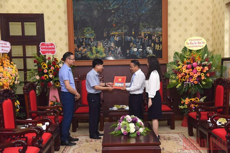 Đoàn công tác các Bộ, ban, ngành, đơn vị thăm, chúc mừng Báo Nhân Dân -0